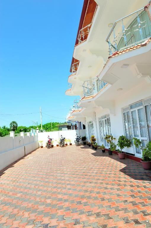 Hotel Glee Trincomalee Exterior foto